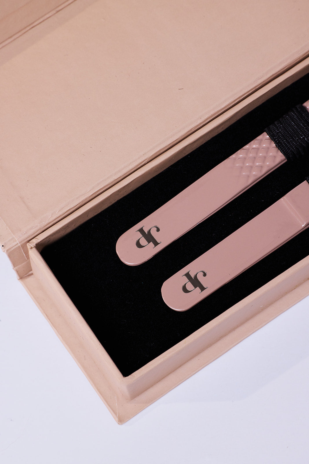 Get a Grip - Lash Tweezers